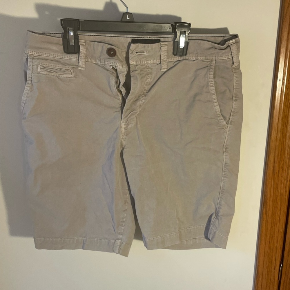 American Eagle Mens Khaki 7in Shorts, Size 30